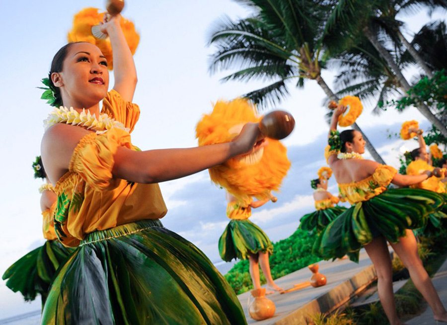 What to Wear to A Luau: 9 Styles to Look Like Hawaiian Locals