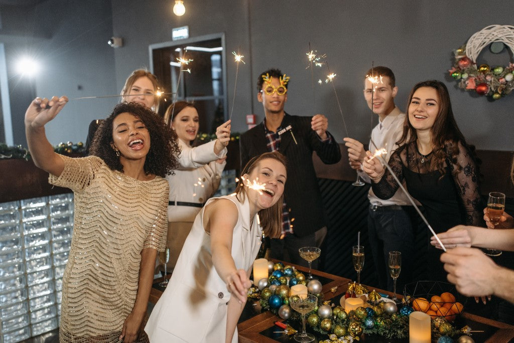 How To Decorate Your Workspace For Christmas With Your Colleagues
