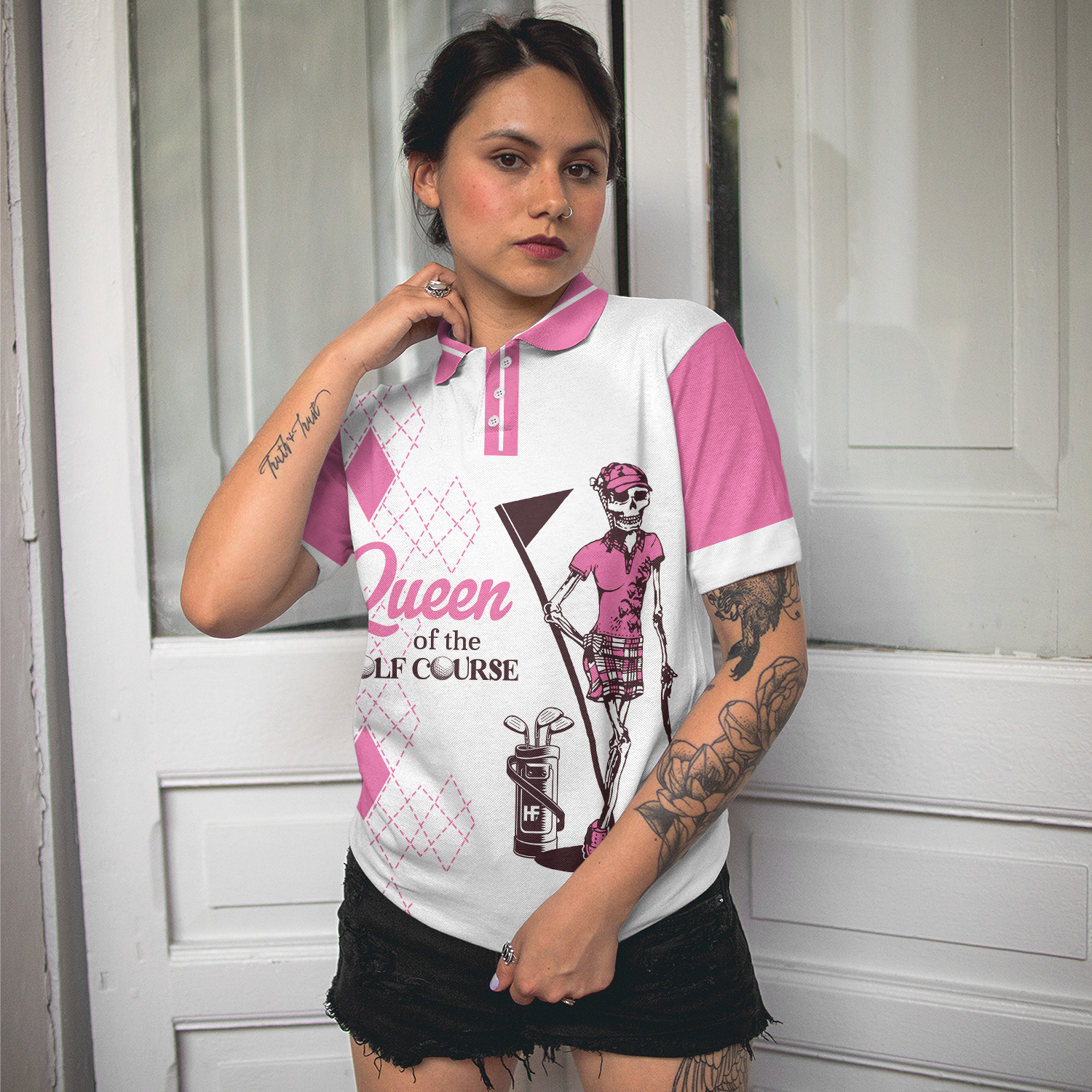 Queen Of The Golf Short Sleeve Women Polo Shirt, White And Pink Argyle Pattern Golf Shirt For Women